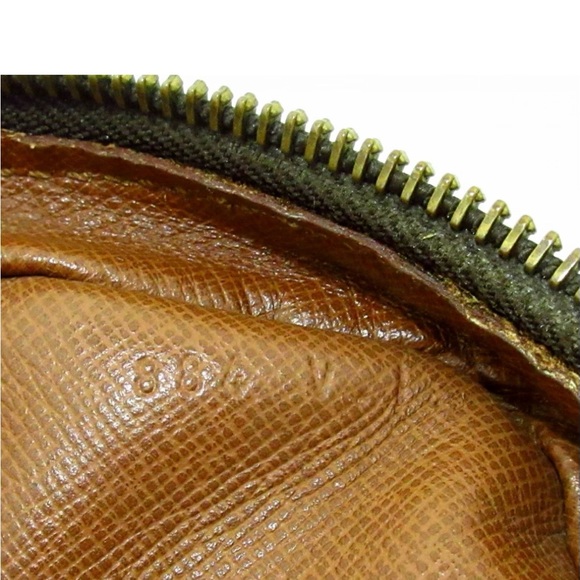 LOUIS VUITTON
Porte Documents Voyage briefcase - Picture 9 of 10